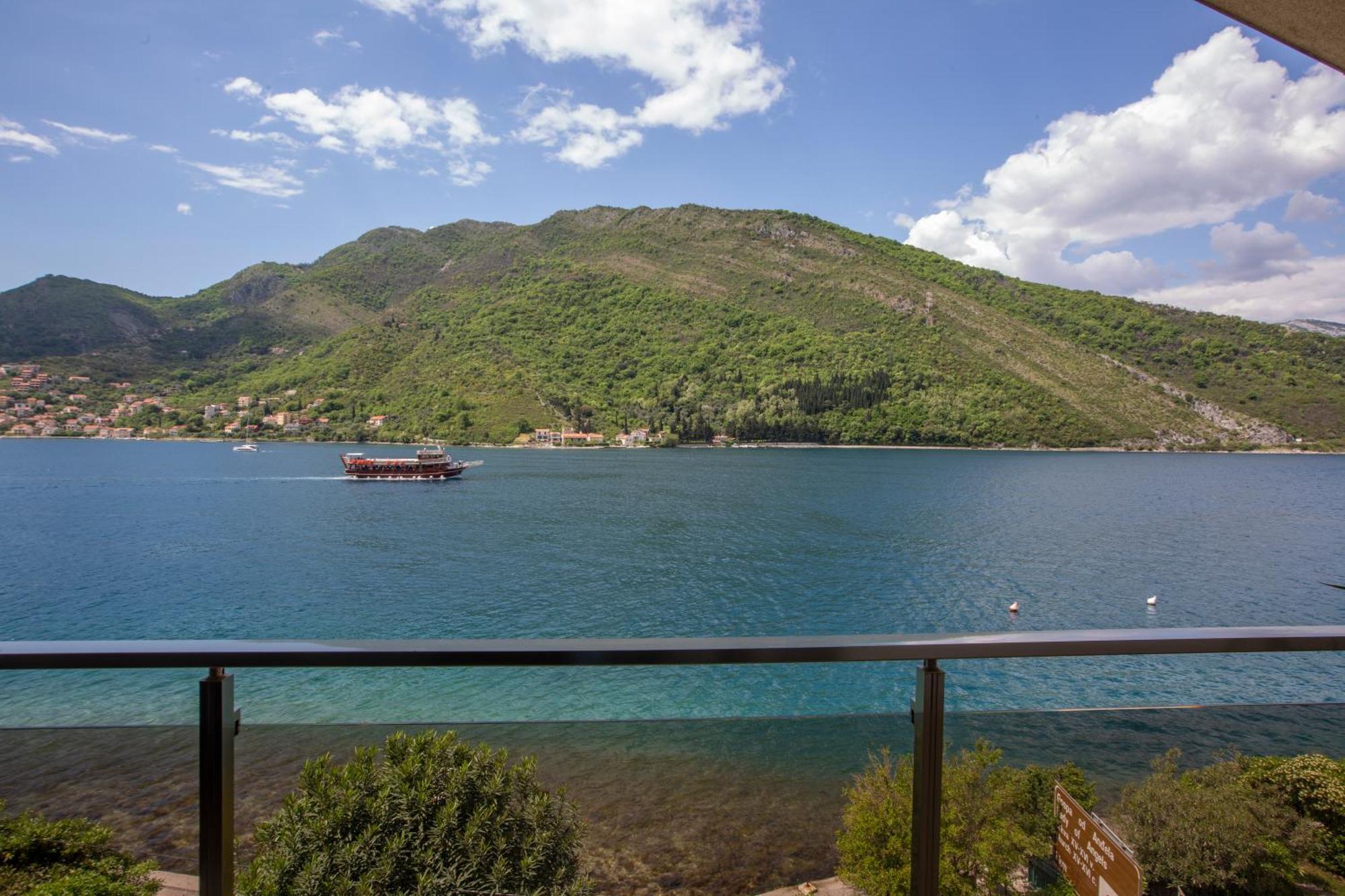 Apartments Maxhit Tivat Luaran gambar