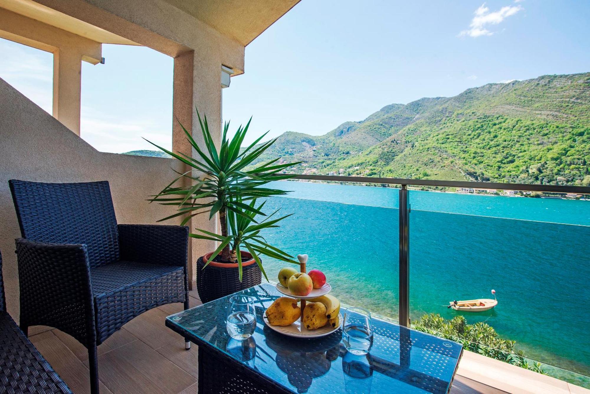 Apartments Maxhit Tivat Luaran gambar