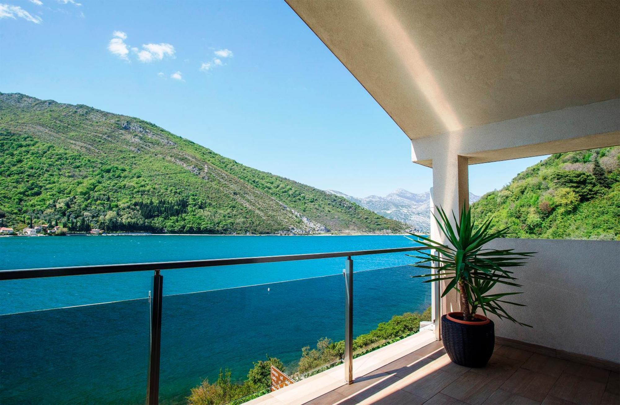 Apartments Maxhit Tivat Luaran gambar